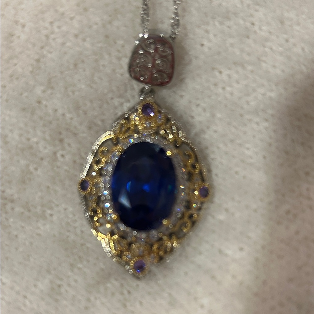 Elegant Blue and Gold Pendant Necklace